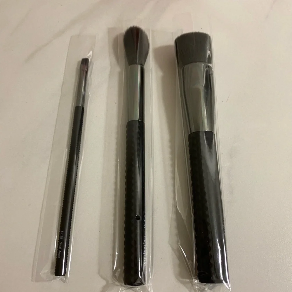 3 for $20 Laruce ‘On the Go’ 3-piece brush set